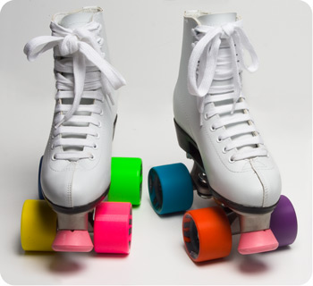 white roller skates with rainbow colored wheels