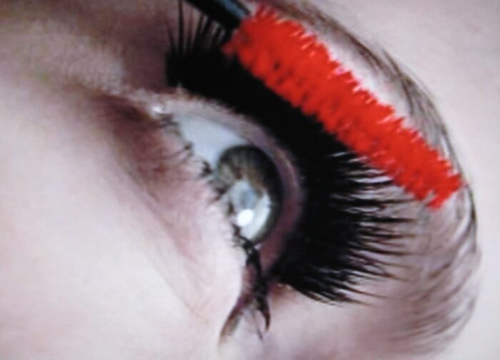 false eyelashes, false advertising