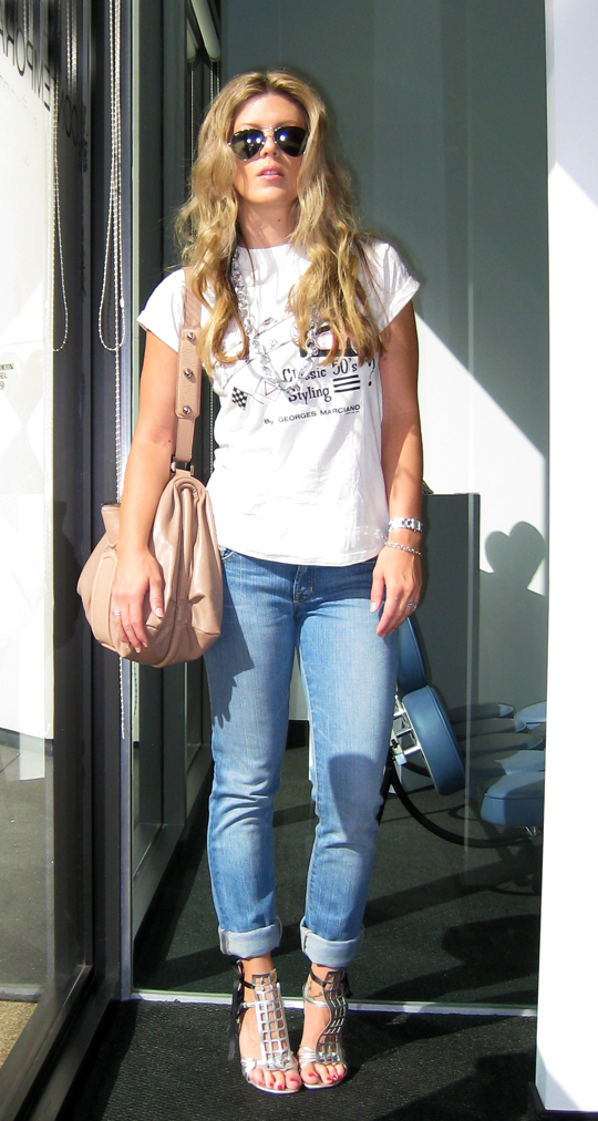 vintage guess t-shirt and cuffed jeans