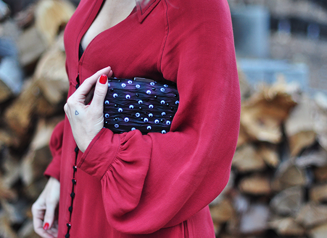 halloween DIY -googly-eyeball-clutch_red-dress