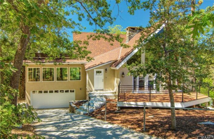 lake arrowhead house for sale - open floor plan and lots of light