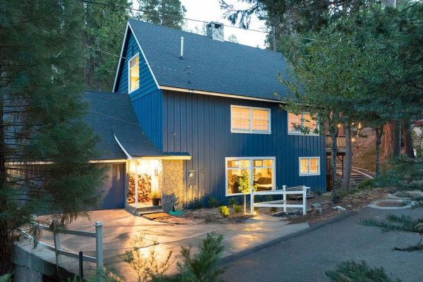 Blue house for sale in Lake Arrowhead, California