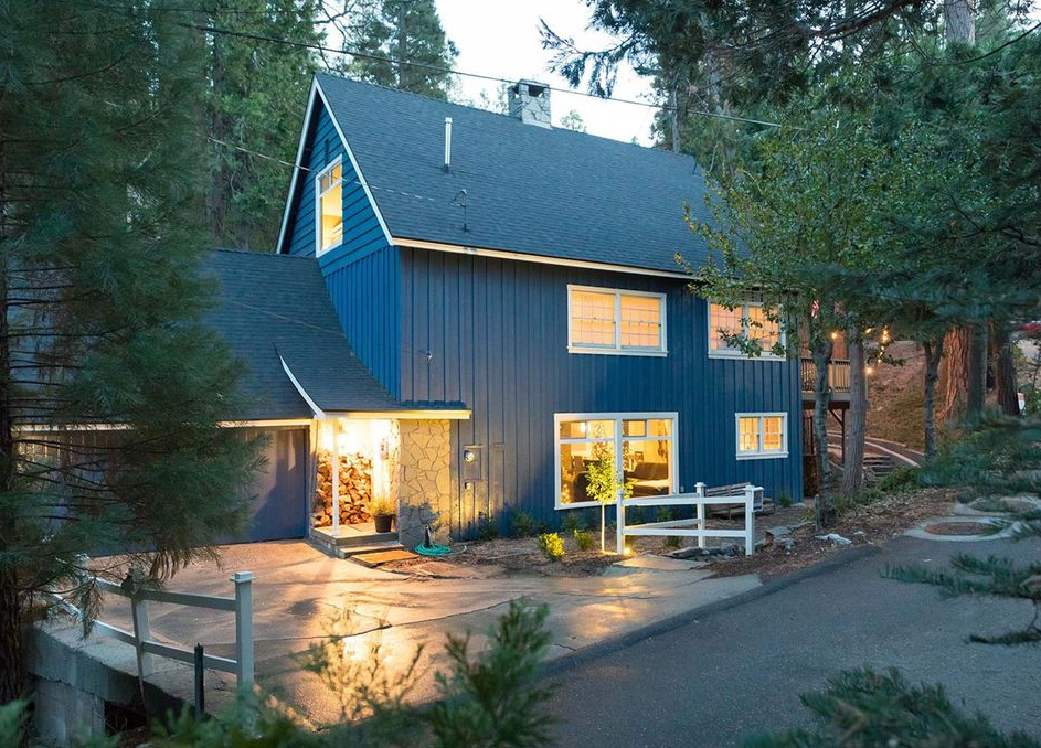 Blue house for sale in Lake Arrowhead, California