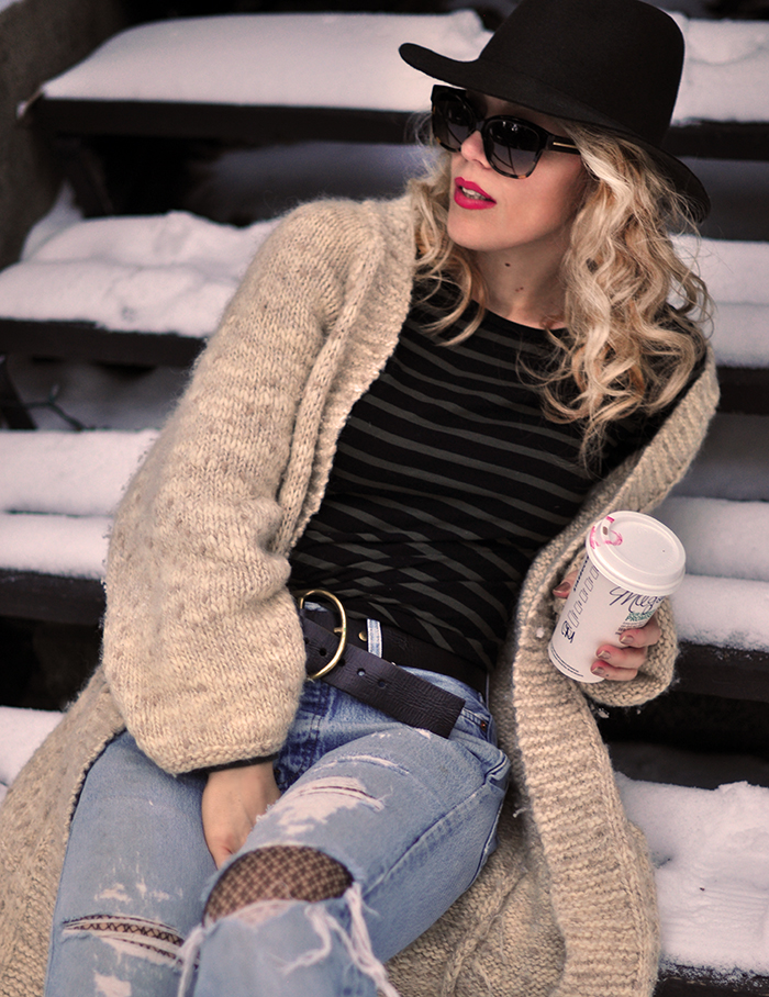 casual style in the snow-oversized cardigan-vintage levis-striped long sleeve tee-hat-red lips