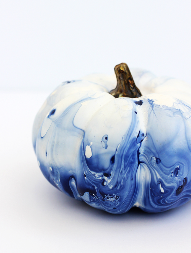 pretty blue and white DIY marbled pumpkins for halloween decor