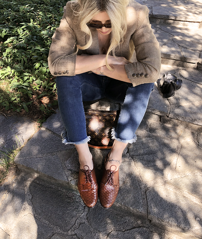 sitting on the steps, jeans and a blazer, lace-up oxfords, zappos shoes, louis vuitton bag, fall style, love maegan tintari