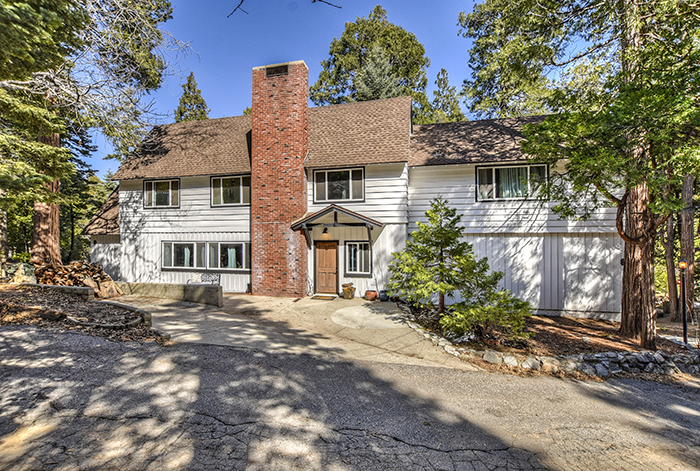 lake arrowhead house for sale_105 A Lane - 1950s charmer on the lanes by the lake