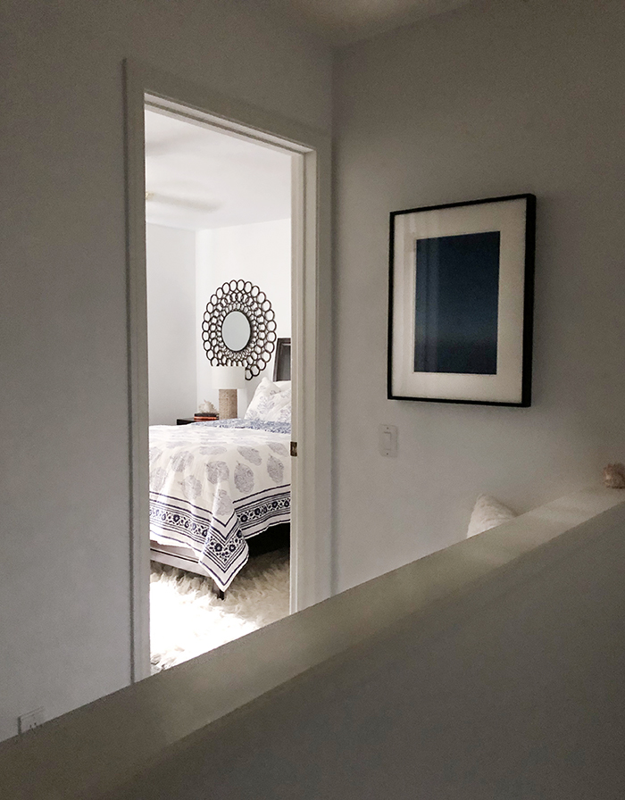 simple beachy guest room decor