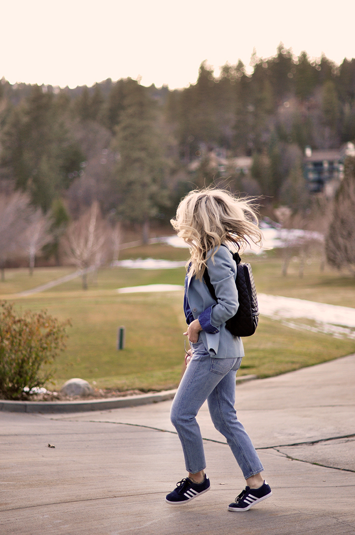 denim on denim look, vintage levis outfit, monochromatic blue outfit, quilted vegan leather backpack, late winter style, golf course lake arrowhead