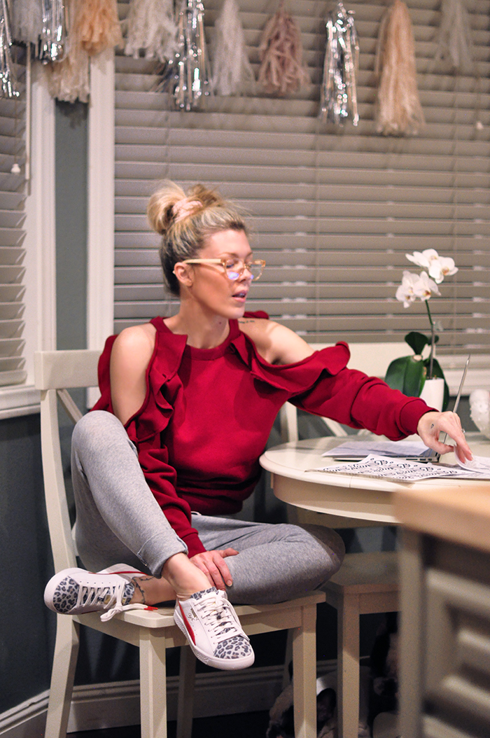 cute quarantine outfit - cozy loungewear to stay at home sweats