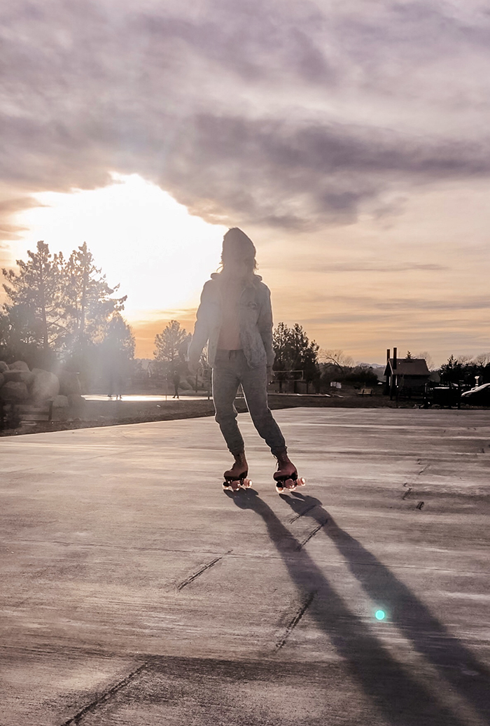 roller skating in lake arrowhead, mountain park sunset pretty pink skies, pink skates, moxi skates, outdoor roller skates, what to wear with my skates, how to roller skate