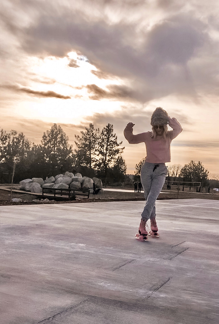 roller skating in lake arrowhead, mountain park sunset pretty pink skies, pink skates, moxi skates, outdoor roller skates, what to wear with my skates, how to roller skate