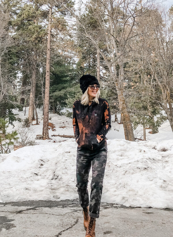 winter outfit-camo pants-bleach dyed sweatshirt-brown dr martens-snow style-lake arrowhead