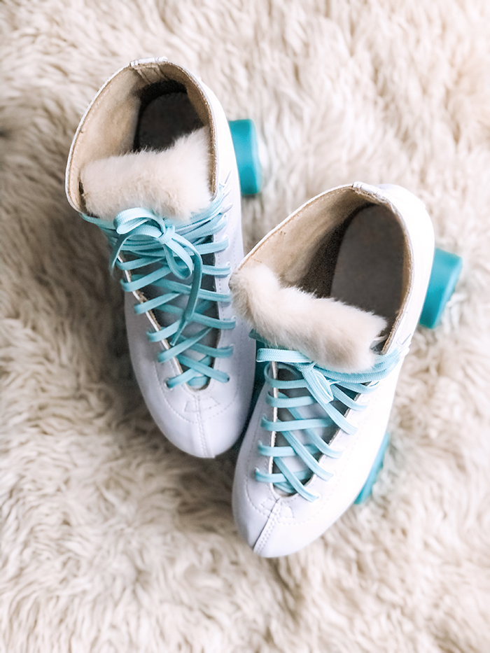 DIY Faux fur roller skate lining, how to get your skates to fit better when they're too big, white retro roller skates with teal bont wheels and derby laces