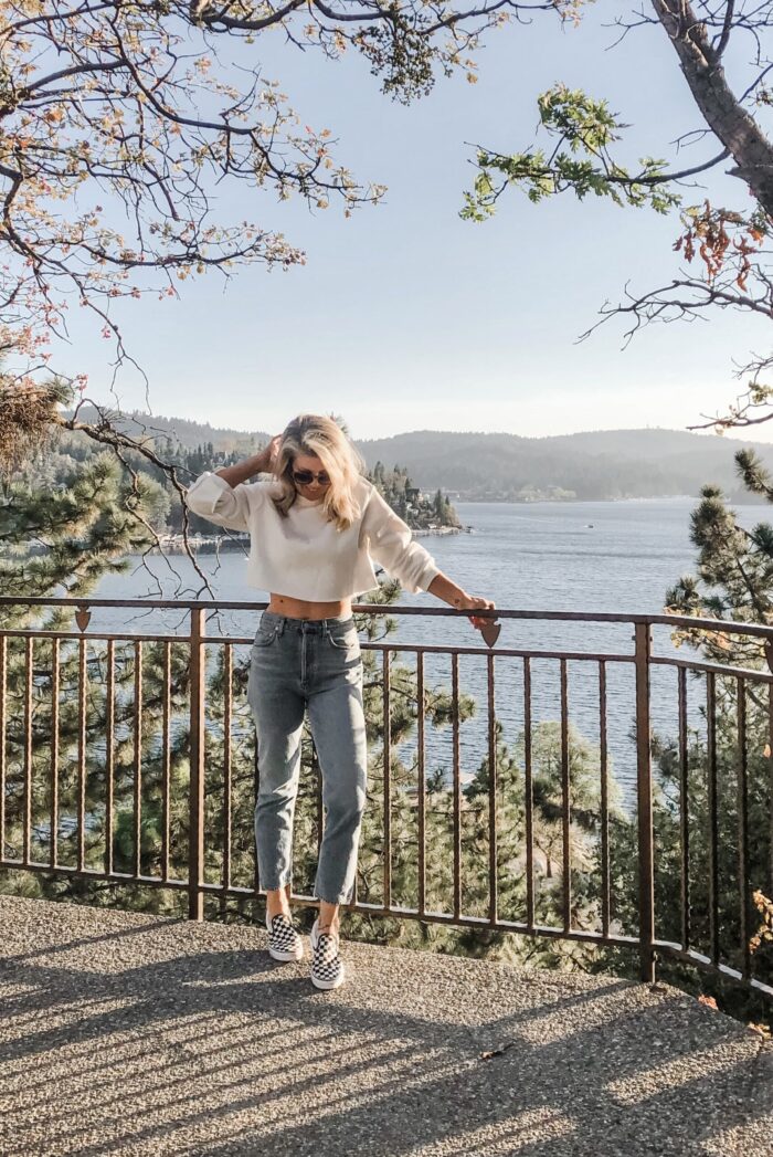 lake arrowhead, high waist jeans and cropped white sweatshirt, checkered vans