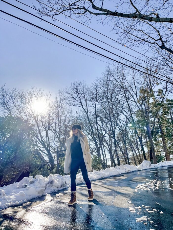 snow style, casual outfit in the snow, winter style, style over 40, cute ways to wear leggings, winter boots, sorels, faux shearling jacket, lake arrowhead, tree lined street