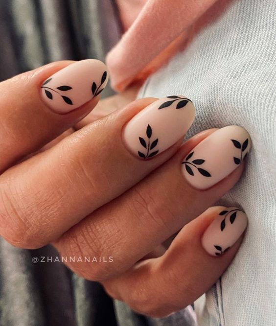 spring nails, flower nails, nail art, manicures with flowers, nail art inspiration, spring 2022 nail art trends