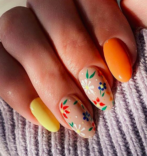 spring nails, flower nails, nail art, manicures with flowers, nail art inspiration, spring 2022 nail art trends