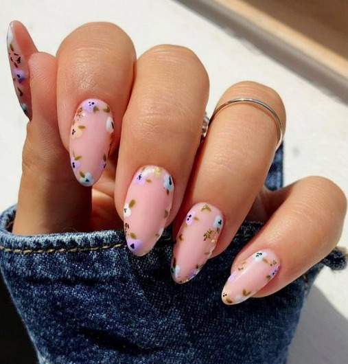 pretty floral nails for spring