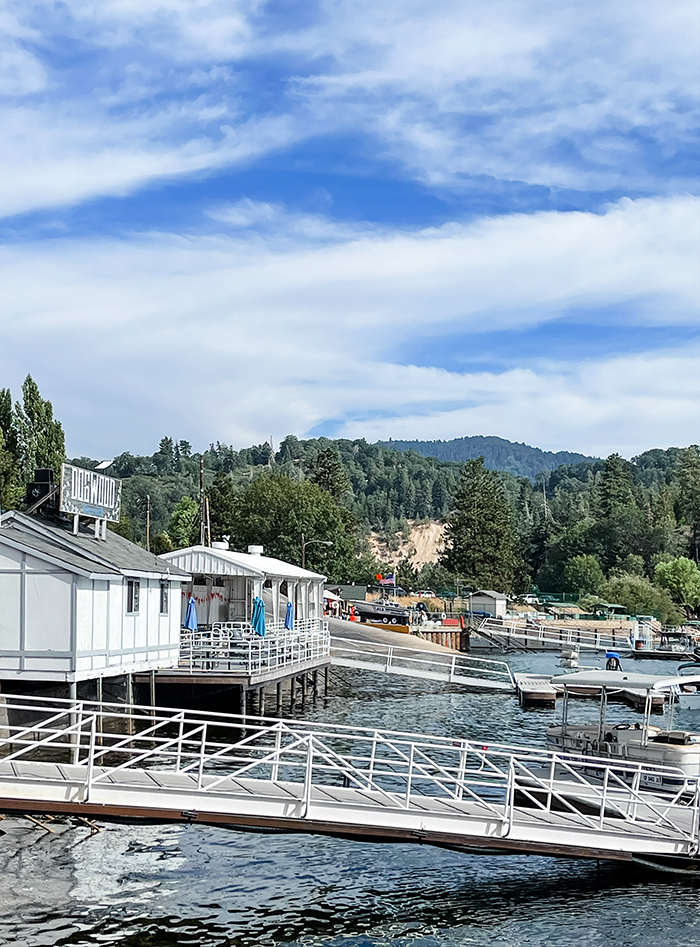 Dogwood Dockside Bar & Grill at the Lake Arrowhead Marina