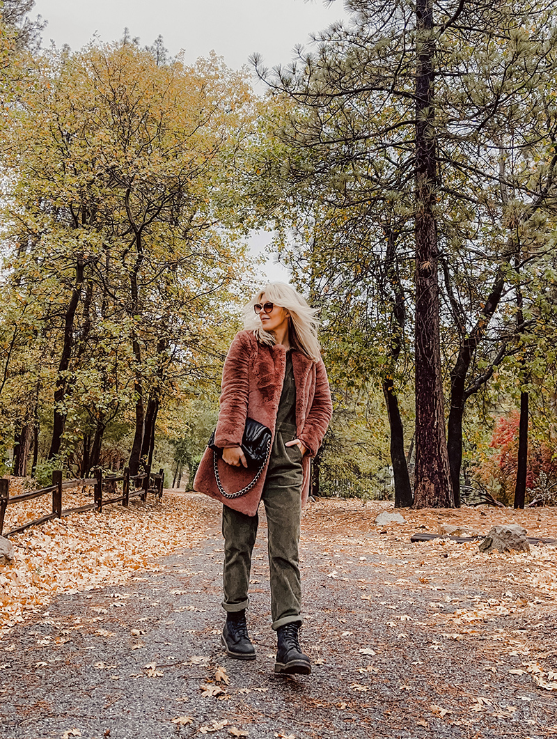 fall style, fur coat, faux fur coat, dusty rose, green coveralls, unionalls, lee jeans, lake arrowhead