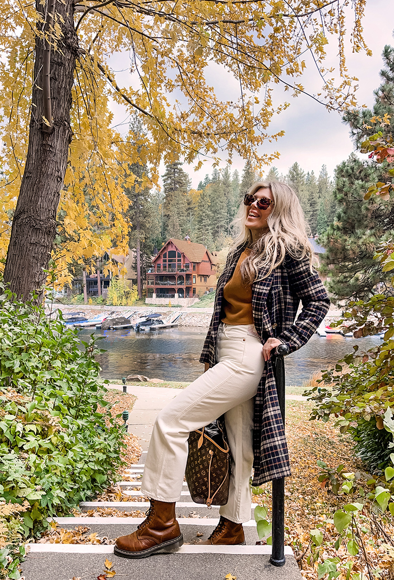 casual fall style, brown tones, ivory cream and rust brown, by the water, view of the lake, on the lake, lake arrowhead, fall colors