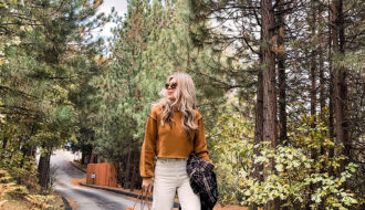 casual fall style in brown and ivory tones with ivory white jeans and brown doc martens boots a plaid coat and louis vuitton never full bag