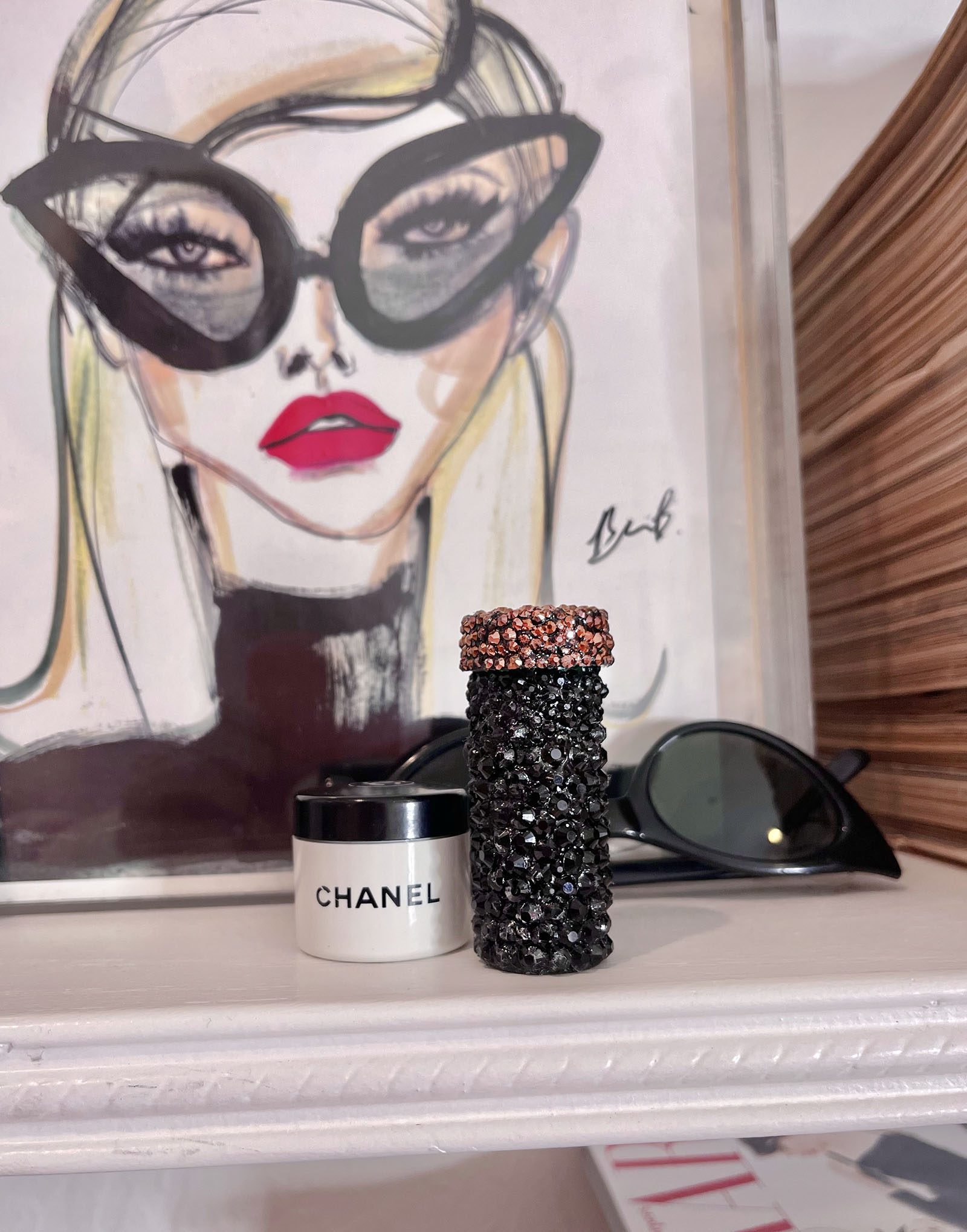 cute and cool and inconspicuous DIY Crystal Studded Pill Box for your Handbag