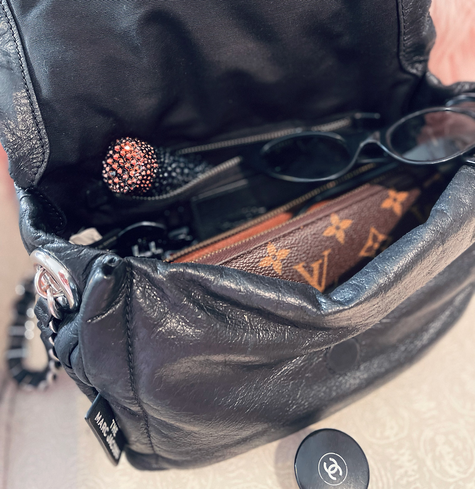 cute and cool and inconspicuous DIY Crystal Studded Pill Box for your Handbag