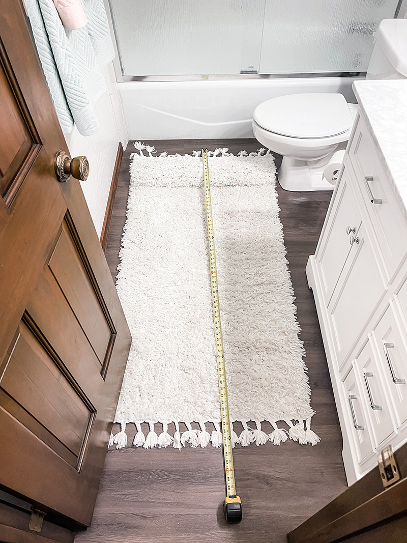 DIY Rug Hack, How to Shorten a Rug or Runner with Tassels for a bathroom or kitchen or entryway, home diys