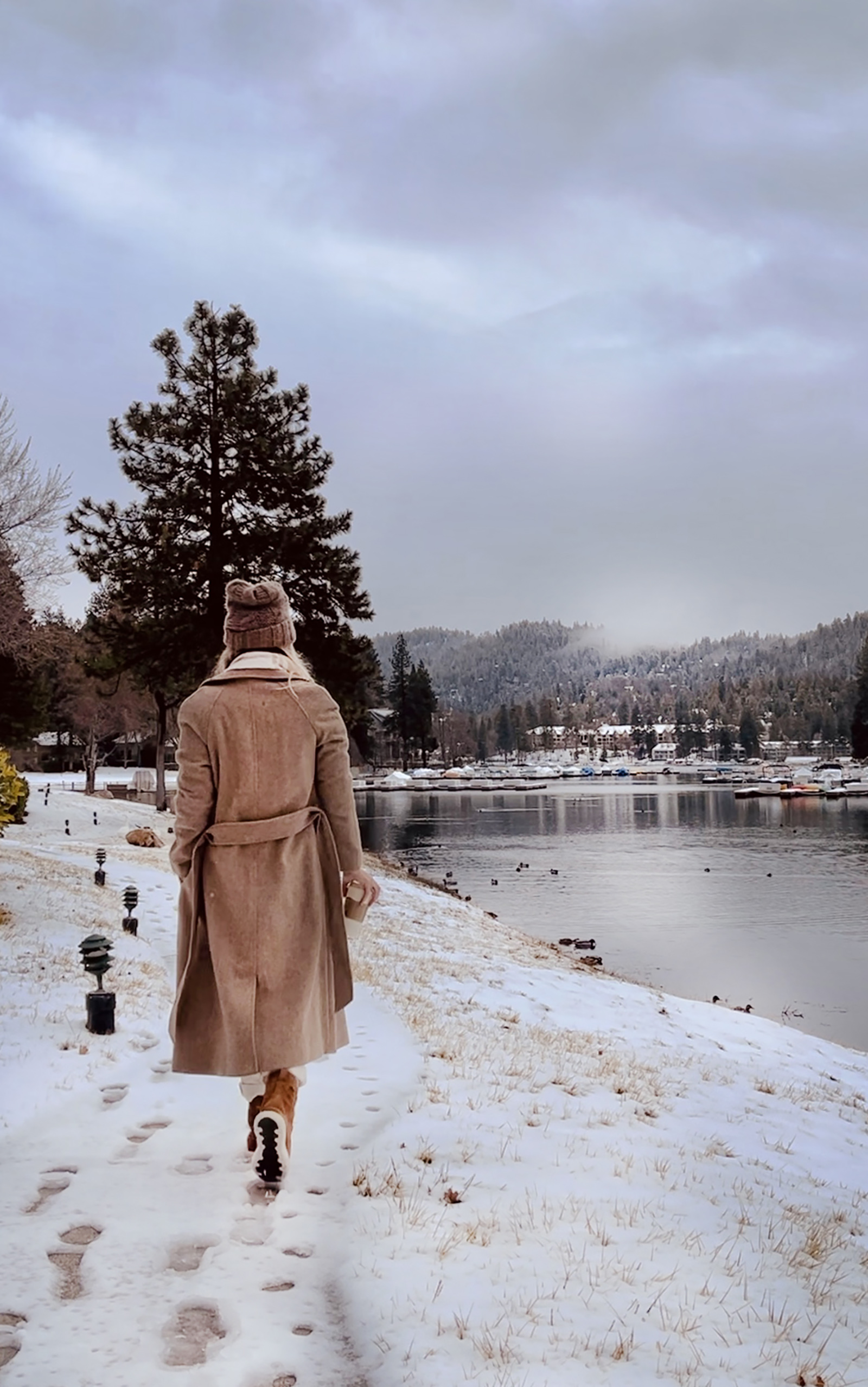 outfits in the snow, light hued monochromatic brown and tan look, style, winter style, snow day, lake arrowhead, on the lake, lake life, california mountains