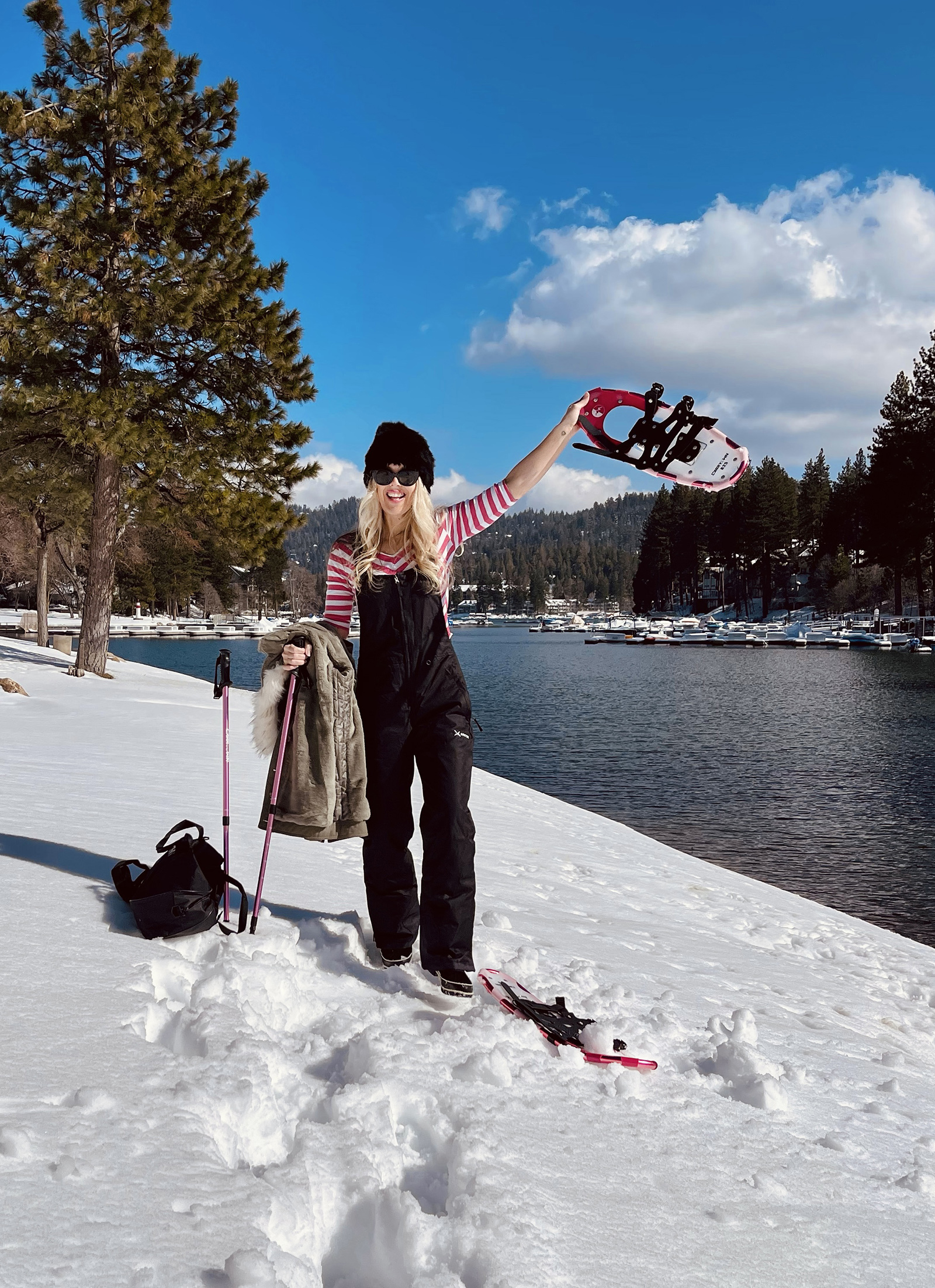 what to wear in the snow, snow overalls, waterproof snow overalls bib, black and pink retro vintage snow bunny outfit look, pink snowshoes, snow shoes, snow boots, lake arrowhead, california blizzard 2023, winter on the lake, snow on the lake