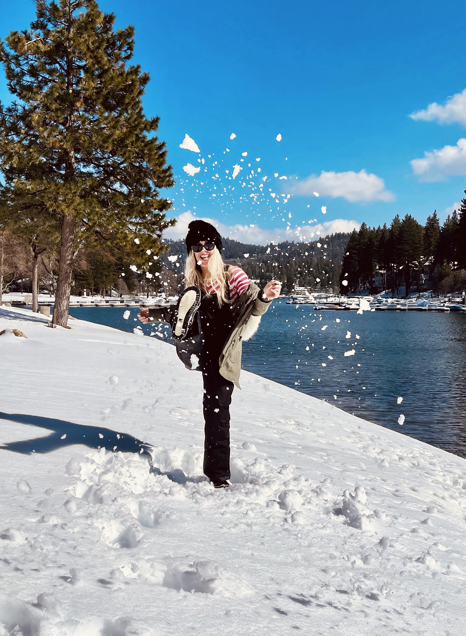 pink snowshoes, black sorel short boots, black and pink snow outfit, winter lake arrowhead