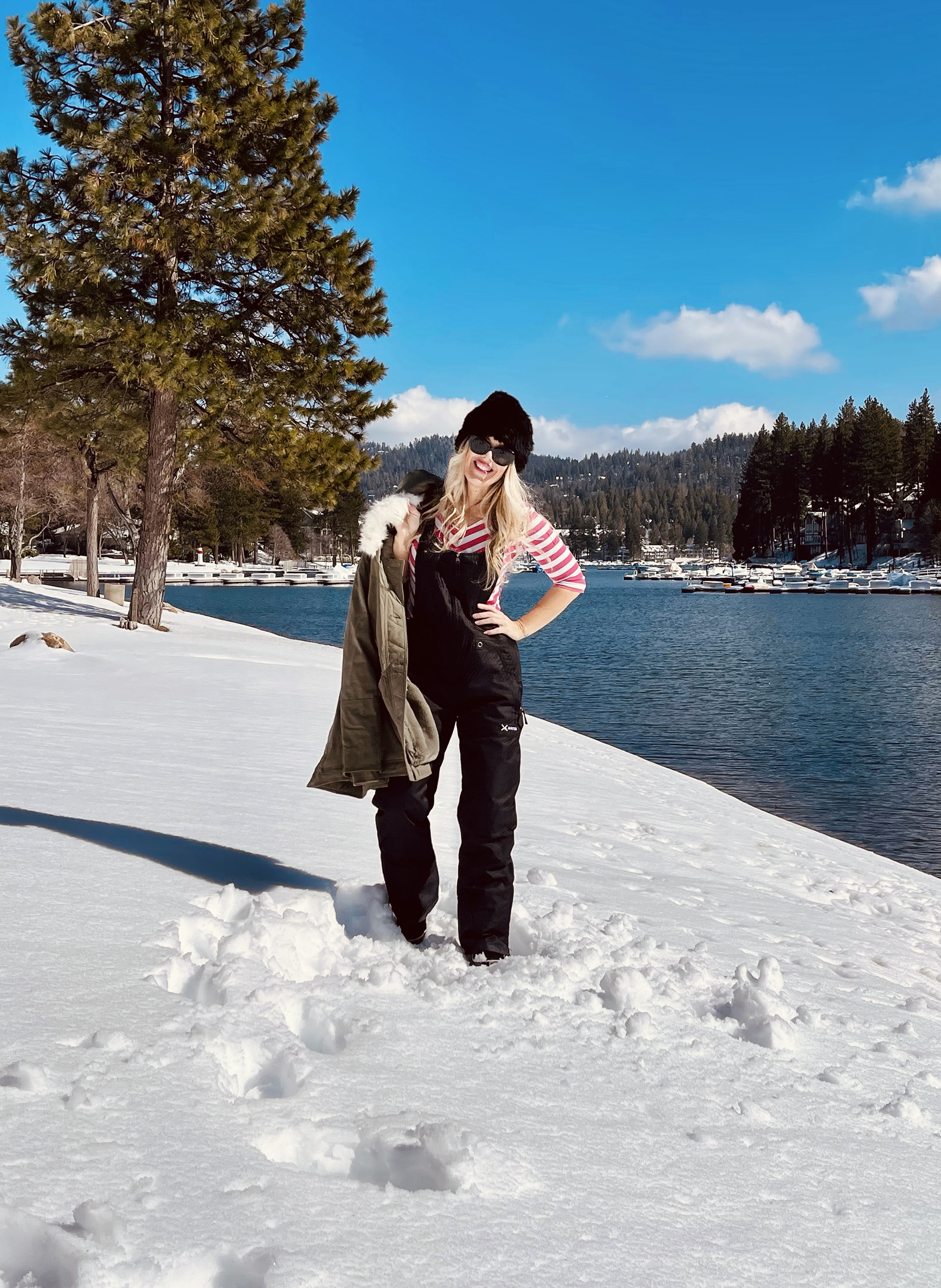 pink snowshoes, black sorel short boots, black and pink snow outfit, winter lake arrowhead