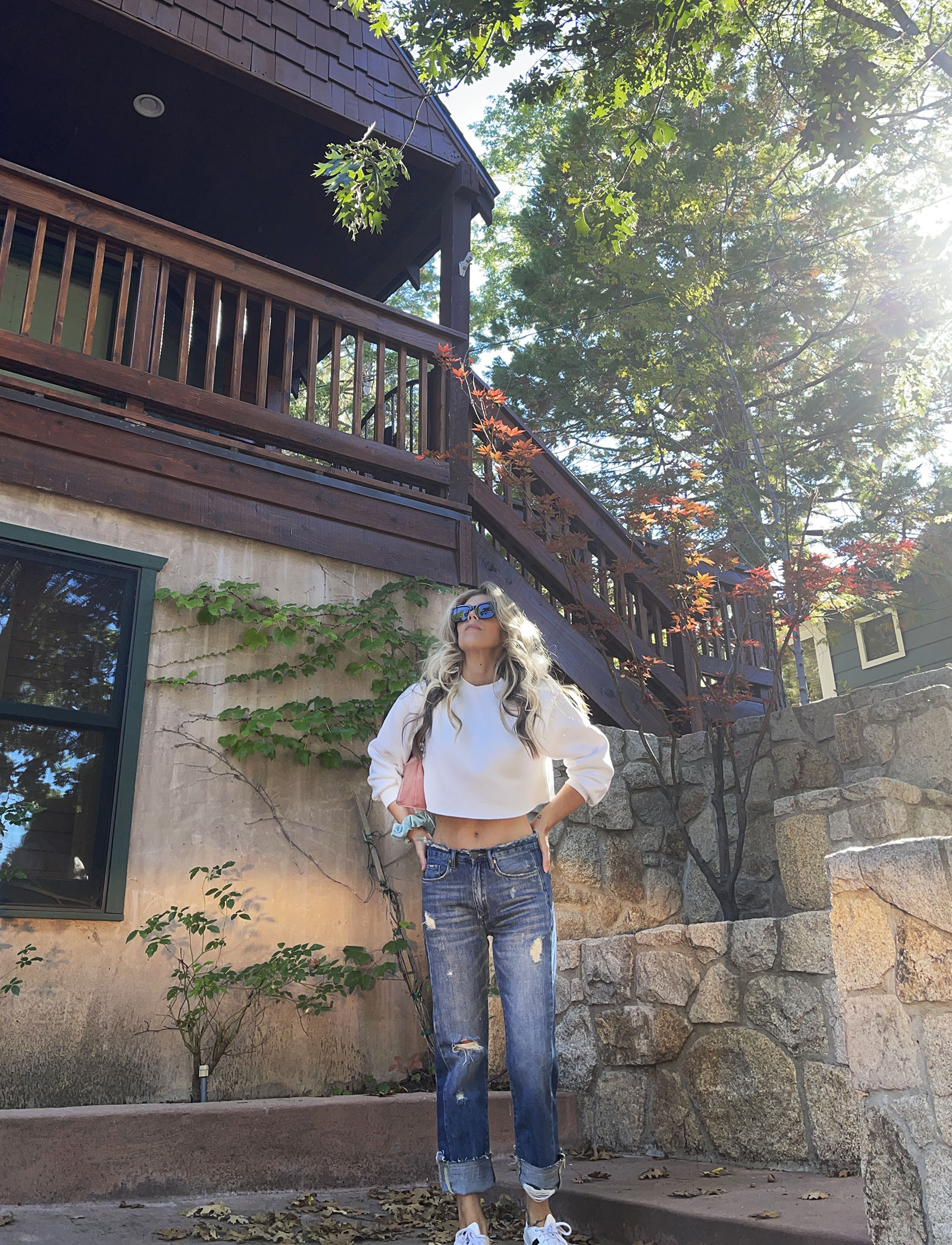 Cropped straight jeans cuffed with white crop sweatshirt adidas and vintage pink prada nylon bag