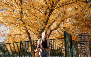 easy casual fall style jeans and a blazer