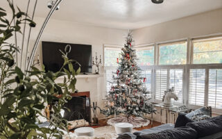 2024 Christmas - living room with tinsel tree with red bows