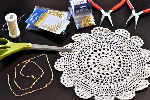 easy doily necklace diy