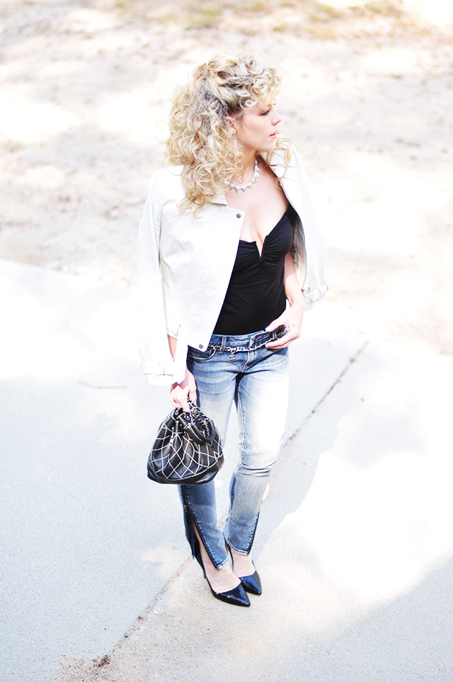 80s Sandra Dee Look_big curls_jeans_white leather biker-1