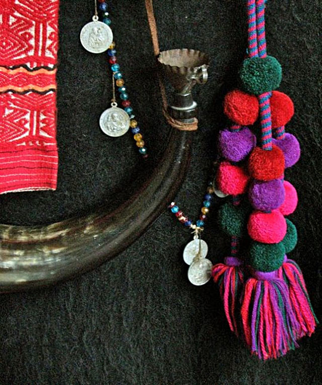 CM-tassels, horn, coins