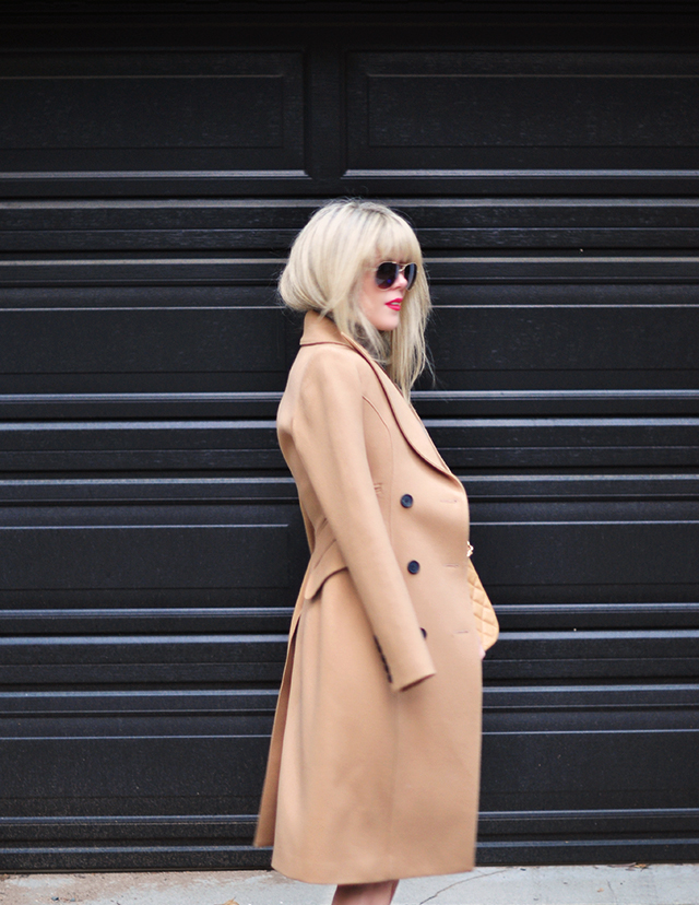 Camel Coat_neutral pumps_red lips _blonde bangs