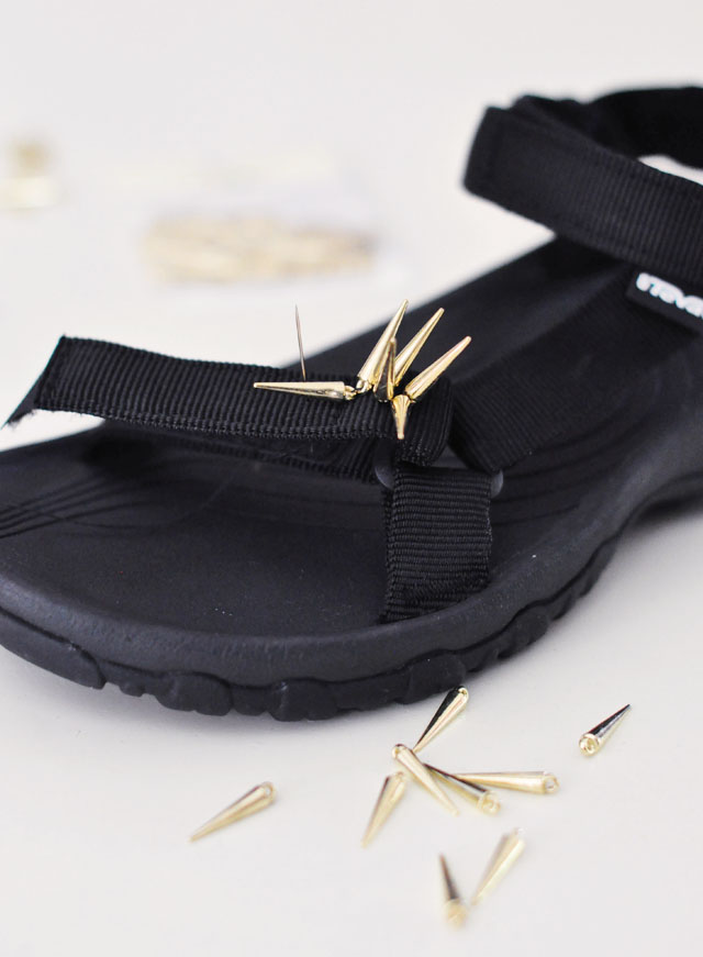 DIY Embellished Sport Sandals -Spiky Tevas