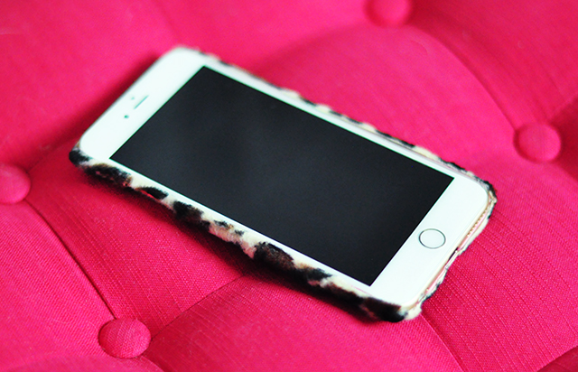 DIY Faux Fur leopard phone case-8