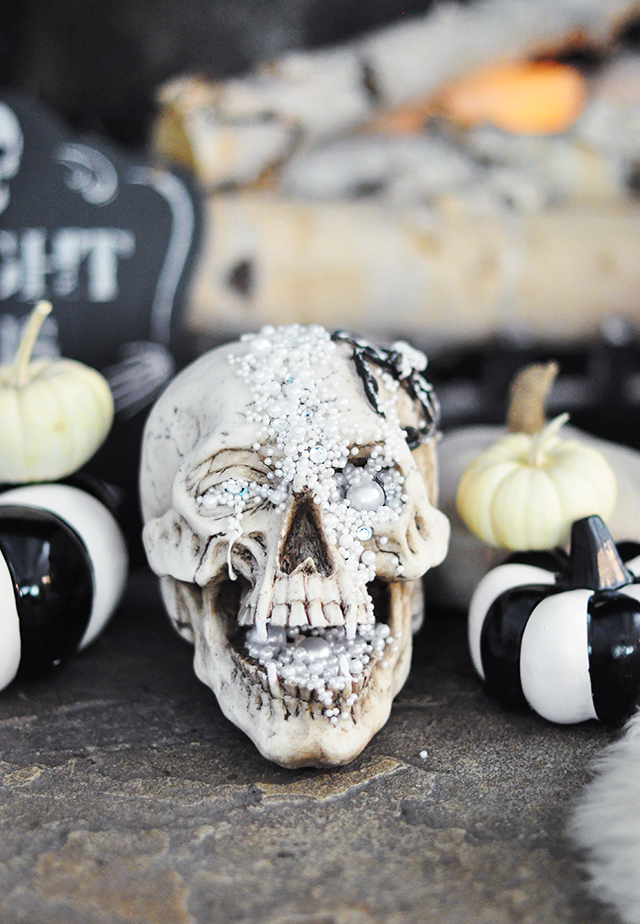 diy-glam-halloween-skull-decor