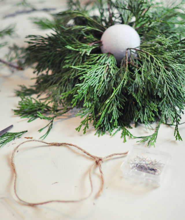 DIY Living Christmas ball decor-3