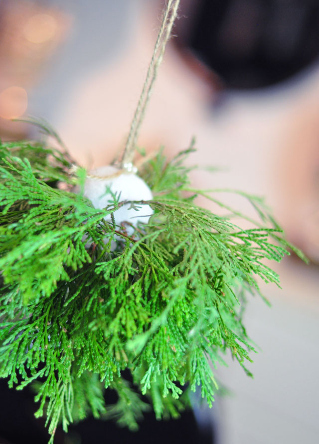 DIY Living Christmas ball decor-5