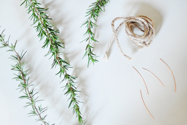 diy-rosemary-wreaths-1