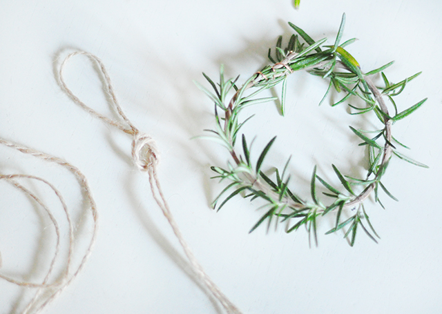 diy-rosemary-wreaths-3