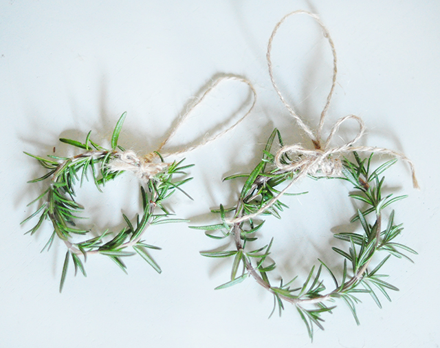 diy-rosemary-wreaths-4