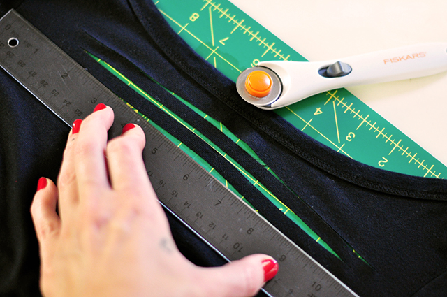 DIY Sliced t-shirt tutorial-4